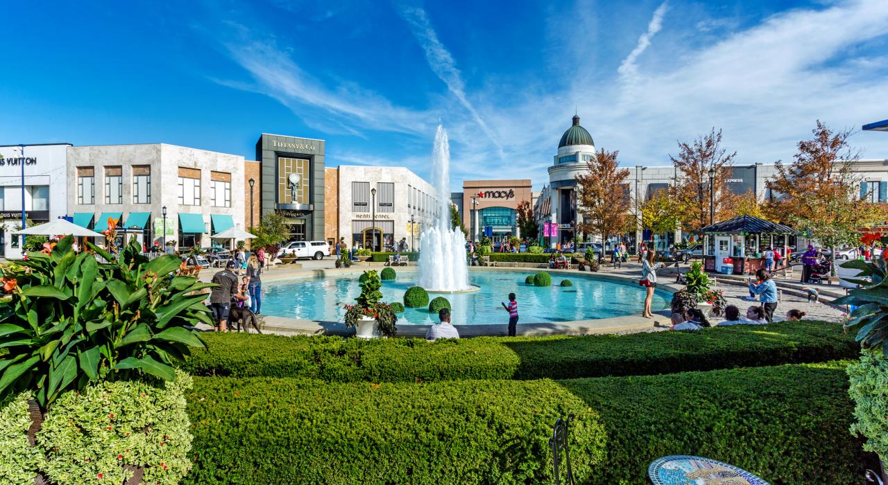 Beautiful day for shopping and dining at the Easton Town Center in Columbus, Ohio
