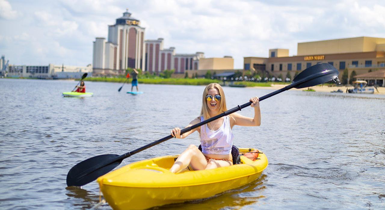 Excursão de stand-up paddle no Contraband Bayou