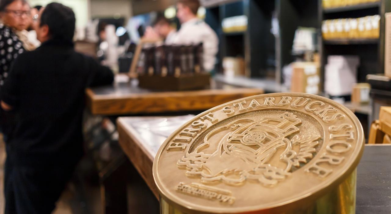 Visite du tout premier café Starbucks à Seattle, dans l’État de Washington
