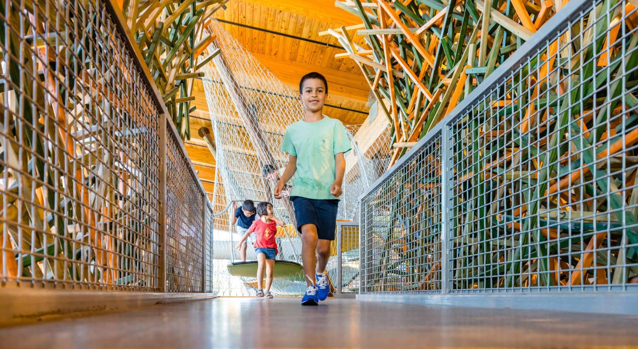 Explorando los salones aptos para niños del museo interactivo Scott Family Amazeum